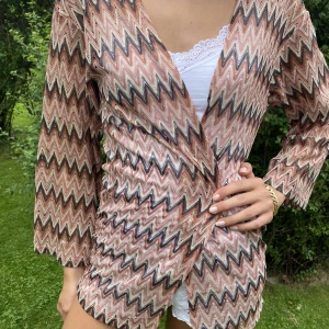 Kofta - Jättevacker missoni liknande kofta!🤍 Perfekt exempelvis på stranden🌟 Märke saknas!💞