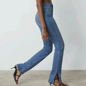 Zara jeans  - Jättefina jeans från Zara. Knappt använda. Skriv för fler bilder. 