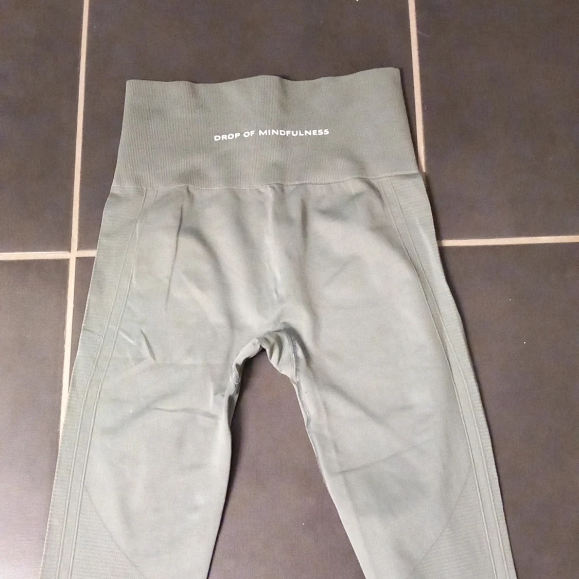 Träningsleggings i olika färger - 4