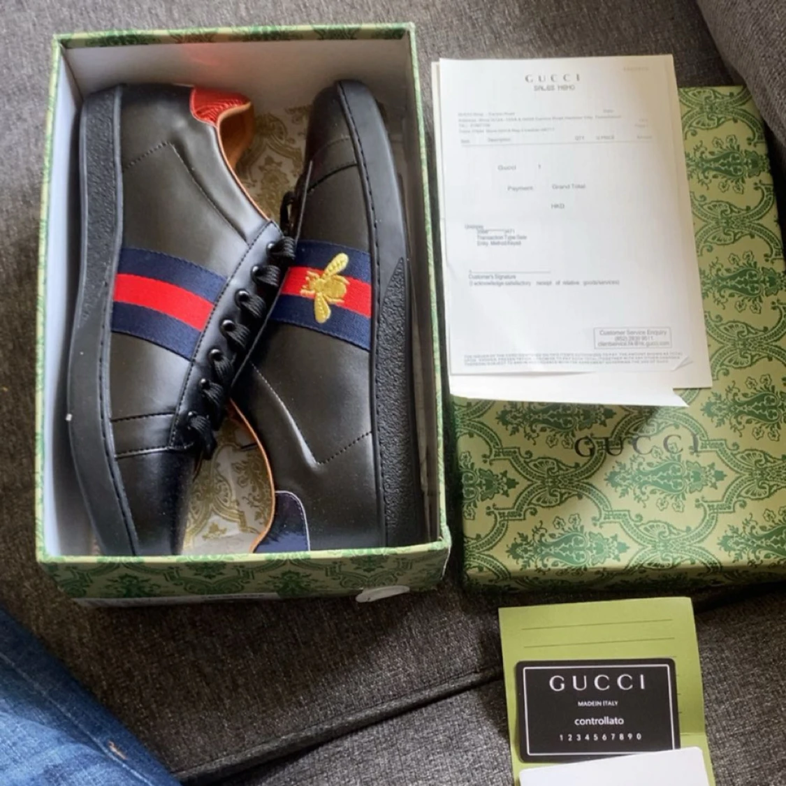 Gucci Ace svarta sneakers med bi-detalj - 1