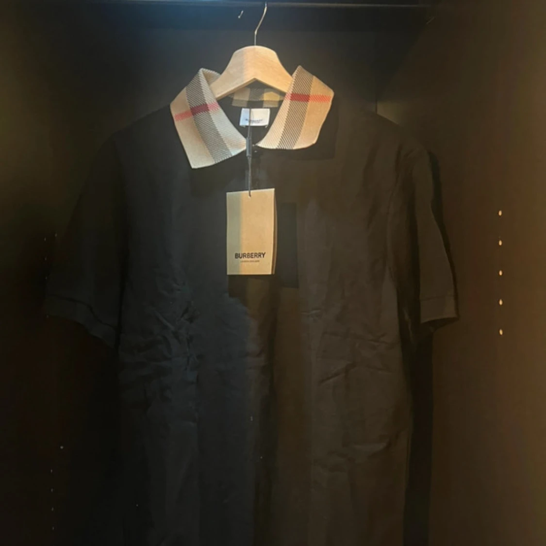 Svart Burberry pikétröja med rutig krage - 2