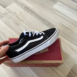  Vans  - Helt nya Vans. Stl 36 