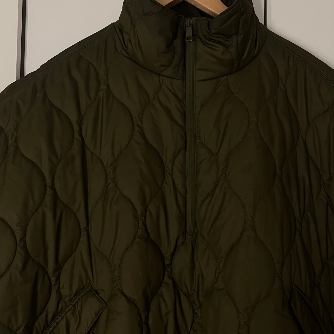 Quiltad mörkgrön väst  - 1