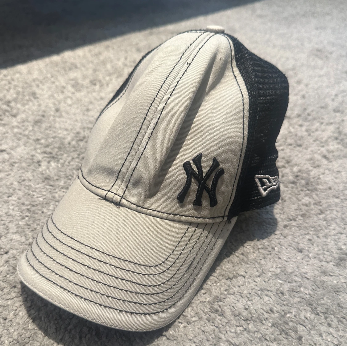 New Era Yankees truckerkeps svart/vit