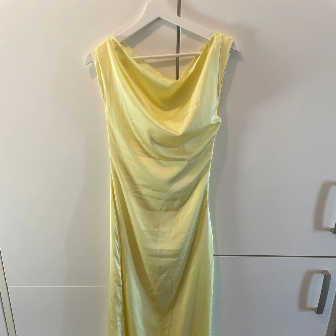 Ljusgul fest/ långklänning från Peppermayo - 1