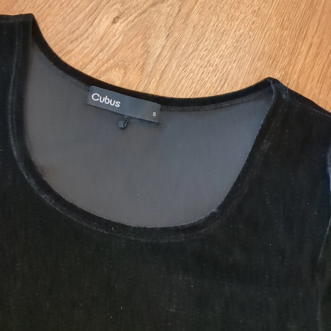 Svart sammetsklänning från Cubus stl. S - 2