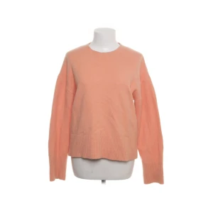 Stickad  - Stickad tröja från other stories som inte säljs längre. Så somrig färg