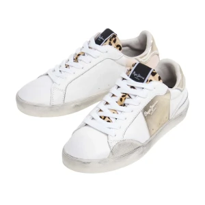 Pepe jeans sneakers i nyskick - Säljer nu dessa skor då jag inte tycker de passar som jag vill, de är lite för stora för mig. Är i storlek 41, men skulle säga mer en 42. Har endast använt dessa två gånger inomhus , men pris kan diskuteras vid snabb affär. De är ”smutsiga” redan som ny då de ska se ut så☺️ny pris 1079kr 