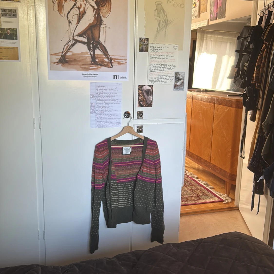 Mönstrad kofta i grönt och rosa - 1