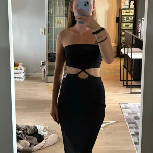 Klänning - Superfin klänning i nyskick. Knytning i ryggen. Storlek xs/s.💓