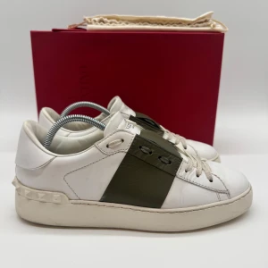 VALENTINO OPEN SNEAKERS - Valentino open sneakers - Skick: 9/10 - Storlek 38,5 - Tillbehör: Dustbag - Nypris 7700kr - deluxecloset 