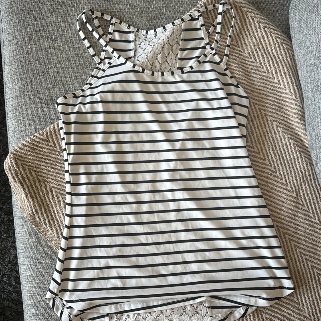 Randig linnetopp med spets från SHEIN