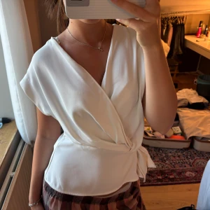 Vit omlottopp Zara topp - Vit Zara blus 