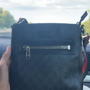 Gucci väska  - Säljer min Gucci väskan då den används nt längre .