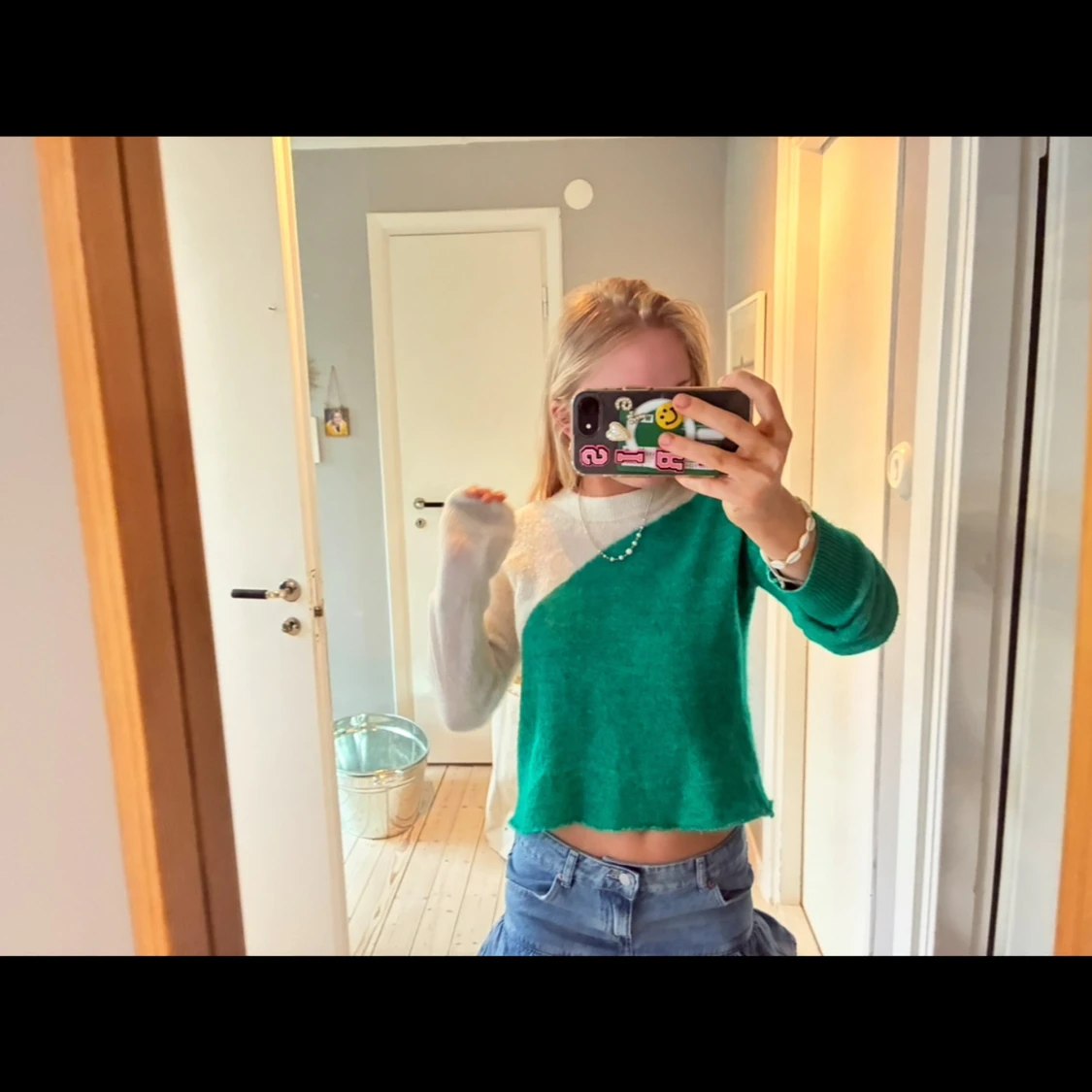 Grön och vit stickad tröja - 1