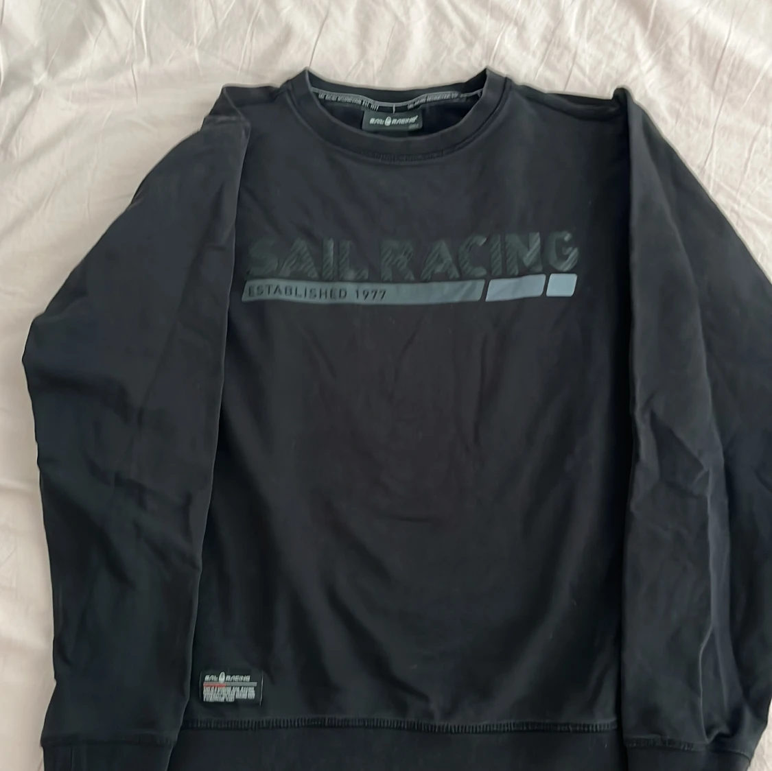 Svart Sail Racing sweatshirt