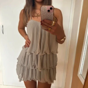 Hm volang kläning  - Så snygg klänning som är perfekt nu till sommaren wooow😍😍