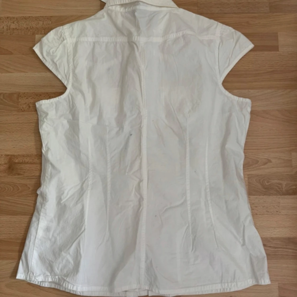 Ny. Vit ärmlös skjorta från Lindex - 1