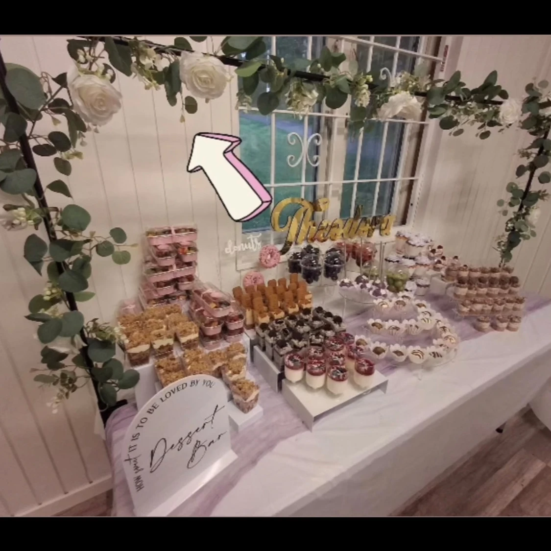 Svart backdropställning till fest - 2