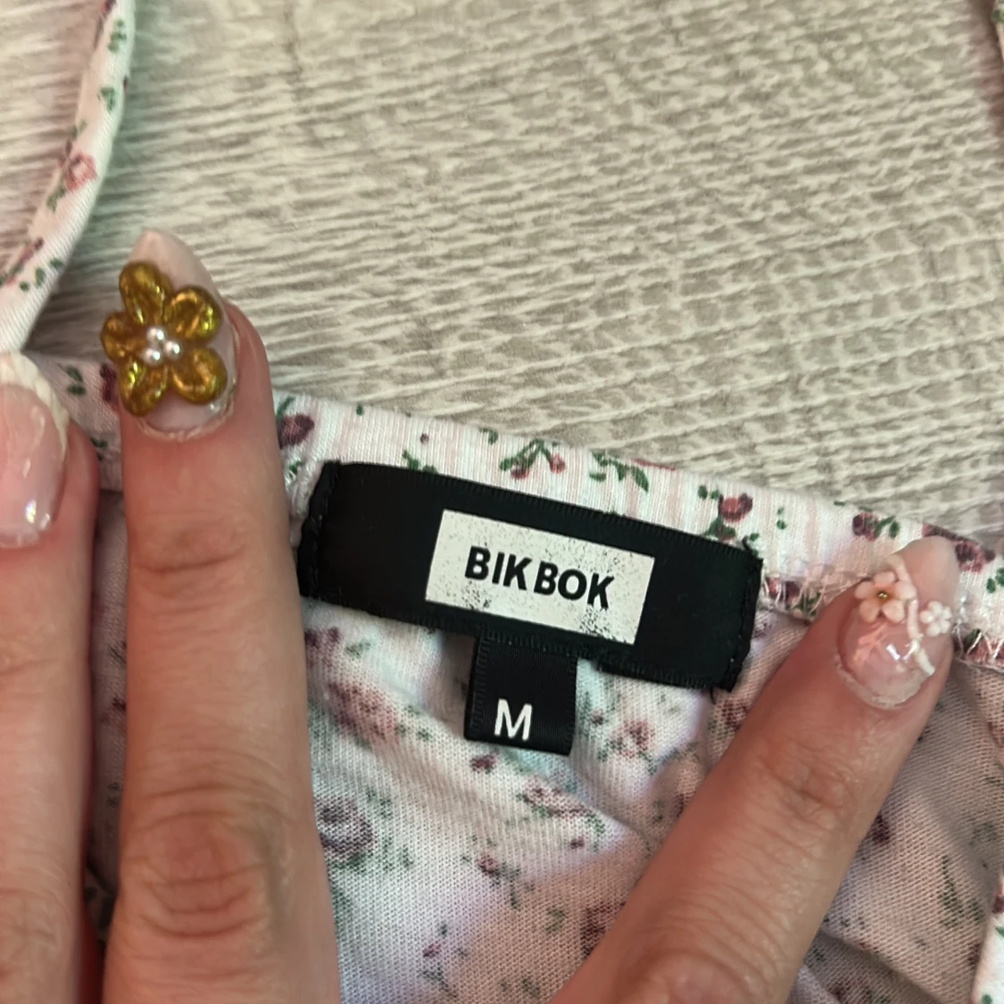 Blommig linnetopp från Bik Bok - 1