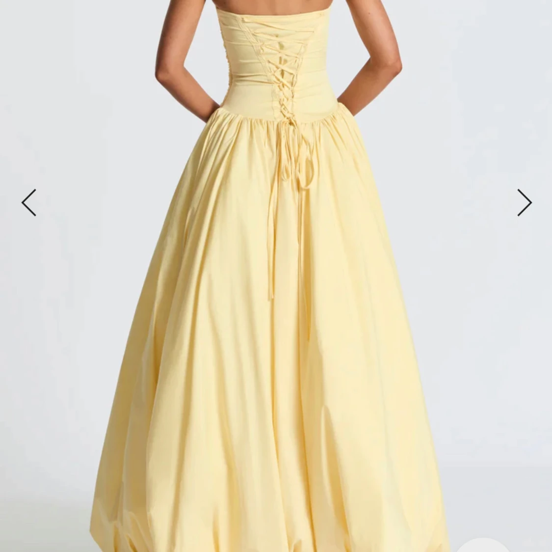 Ljusgul långklänning med snörning - 2