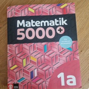 Matematik 5000+ 1a - Matematik 5000+ 1a lärobok för gymnasiets matematikstudier. Upplaga 2021 Anpassad efter yrkesprogrammen och följer kurserna i a-spåretMatematik 5000+ 1a lärobok för gymnasiets matematikstudier. Upplaga 2021 Anpassad efter yrkesprogrammen och följer kurserna i a-spåret.