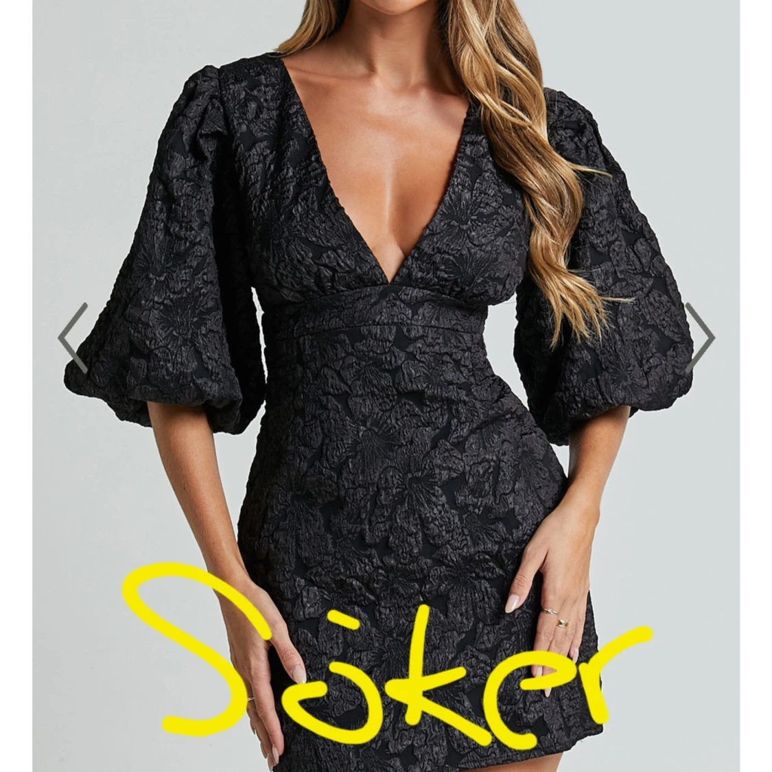 Svart kort klänning med puffärm - 2