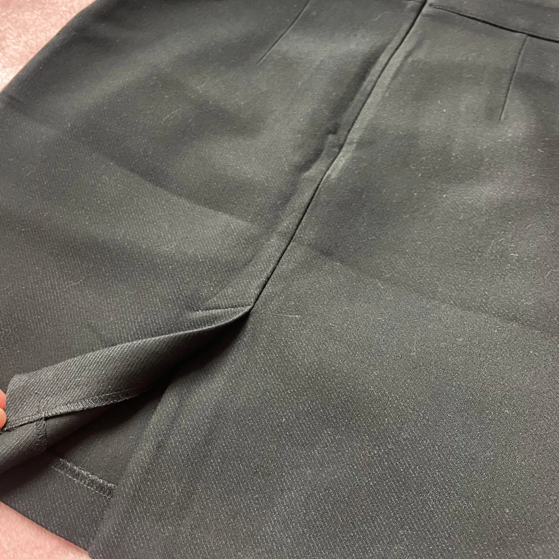 Svart kjol med guld knappar - 3