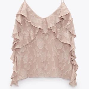 Rosa blommig topp med volanger - Populär topp från Zara, skriv för frågor❤️