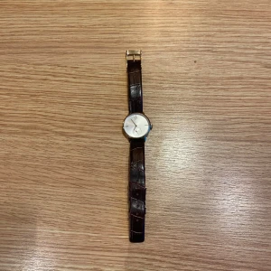 Calvin Klein Klocka - Stilren Calvin Klein Damklocka Med läderband