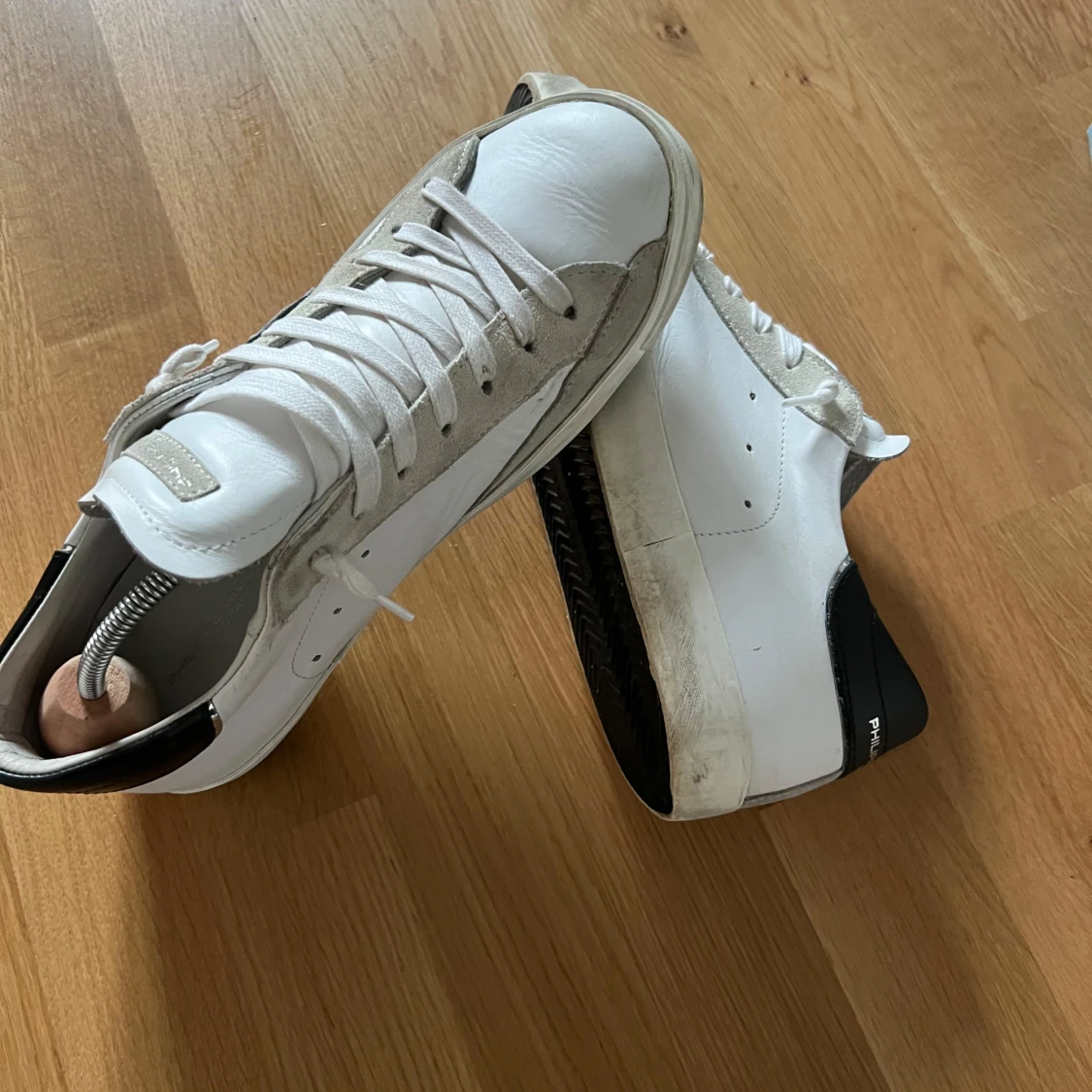 Vita sneakers från Philippe Model - 2