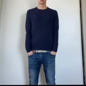 Ralph lauren tröja - Ralph lauren tröja, i storlek M. Färgen är mörkblå, mycket bra skick ✅