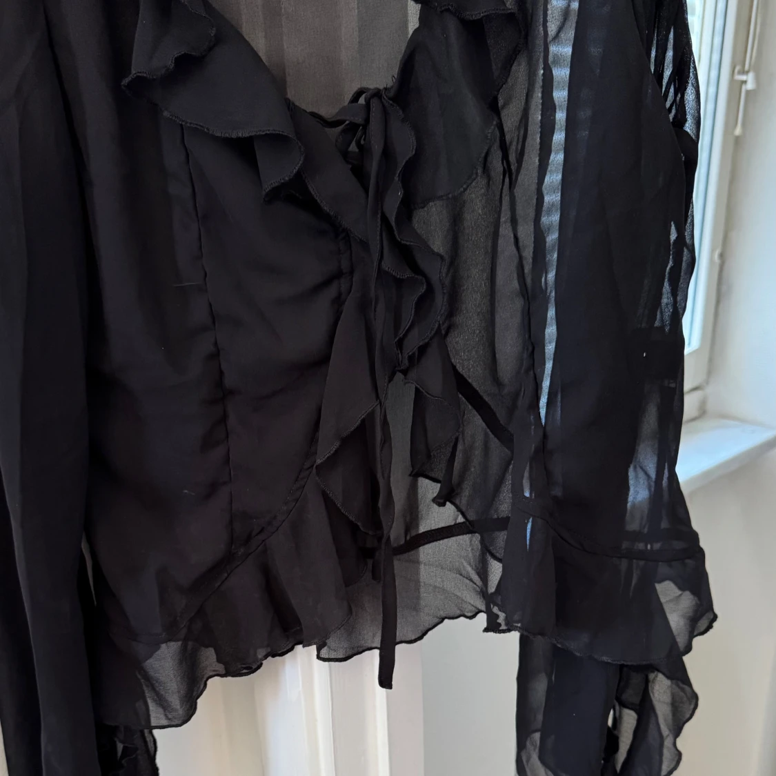 Genomskinlig svart spets topp - 1