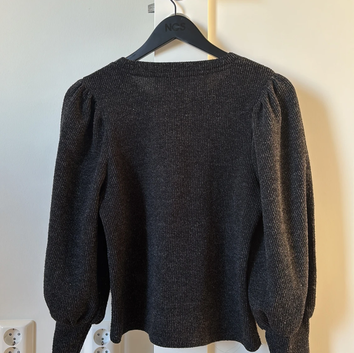 Svart stickad tröja från Jacqueline de Yong - 1