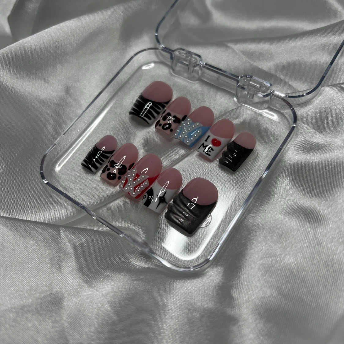 NY naglar i Medium Square 