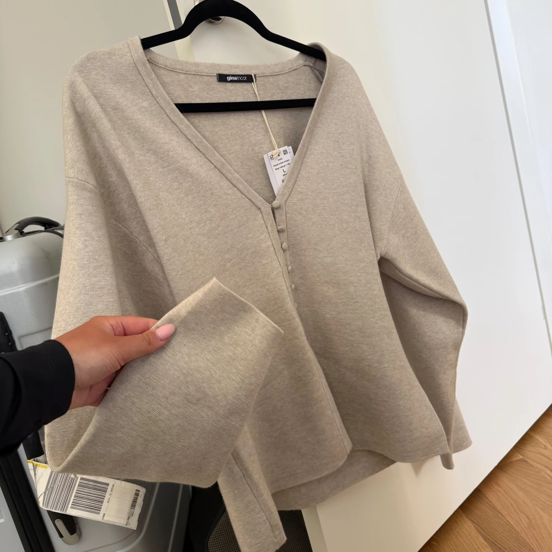 Knitted cardigan från Gina - 1