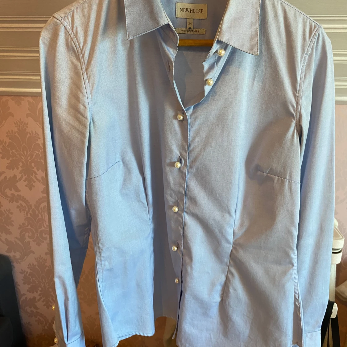 Blå skjorta med pärlor från Newhouse🩵 - 1