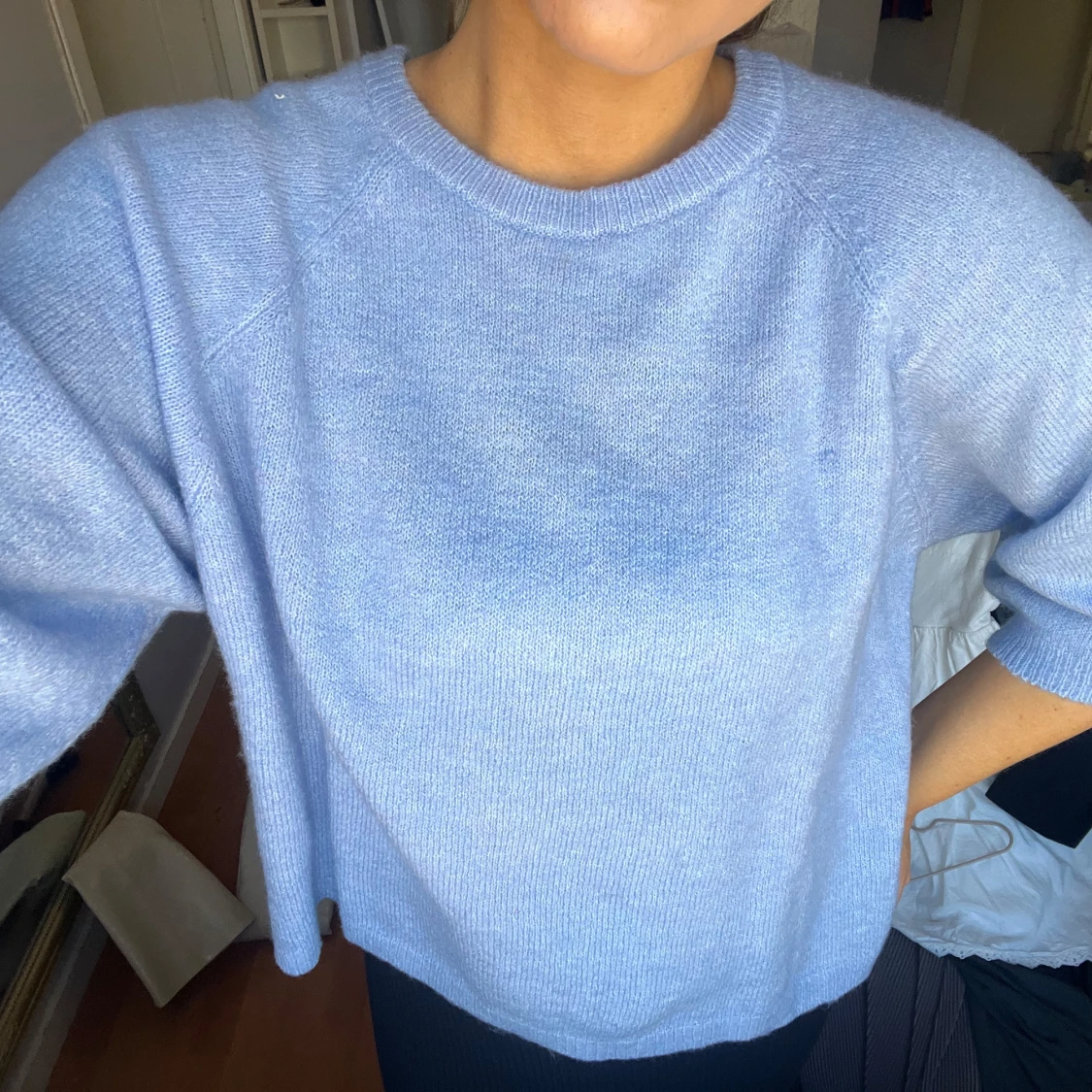 Ljusblå stickad tröja med vid ärm  - 1