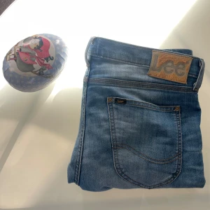 Lee jeans - Snygga blåa jeans från Lee. W32, L34!