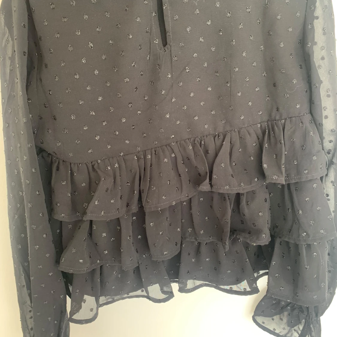 SVART BLUS FRÅN GINATRICOT  - 1