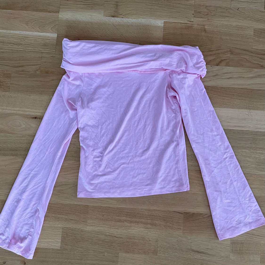 Rosa offshoulder topp från ASOS DESIGN