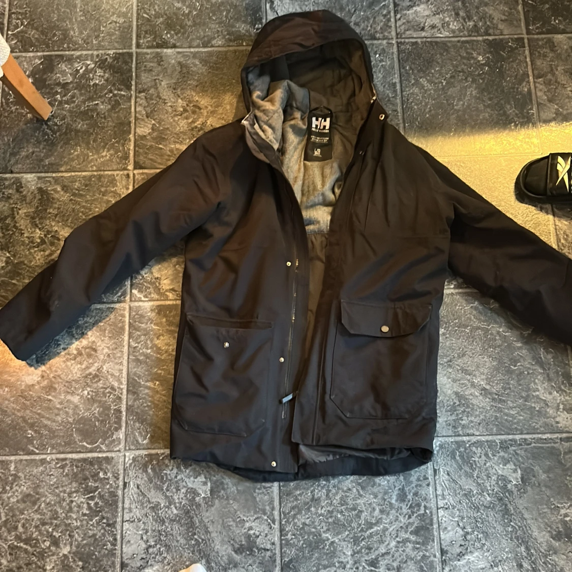 Svart jacka från Helly Hansen