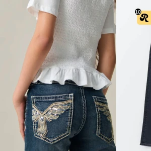 Sparkle low flare jeans - Säljer dessa snygga jeans ifrån ginatricot, de är i storlek 158, å har inte använt de så mycket så inga defekter! Nypris 399kr jag säljer för 250kr. Pris går att diskutera 