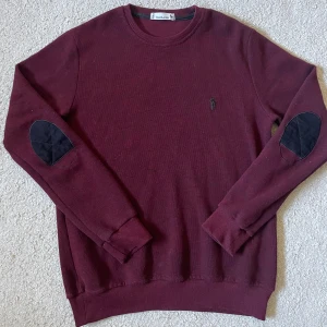 Ralph Lauren tröja - Tvärsnygg stickad Ralph Lauren tröja i storlek S/M🙌          Inga tecken på användning, hör av dig vid fler frågor✅