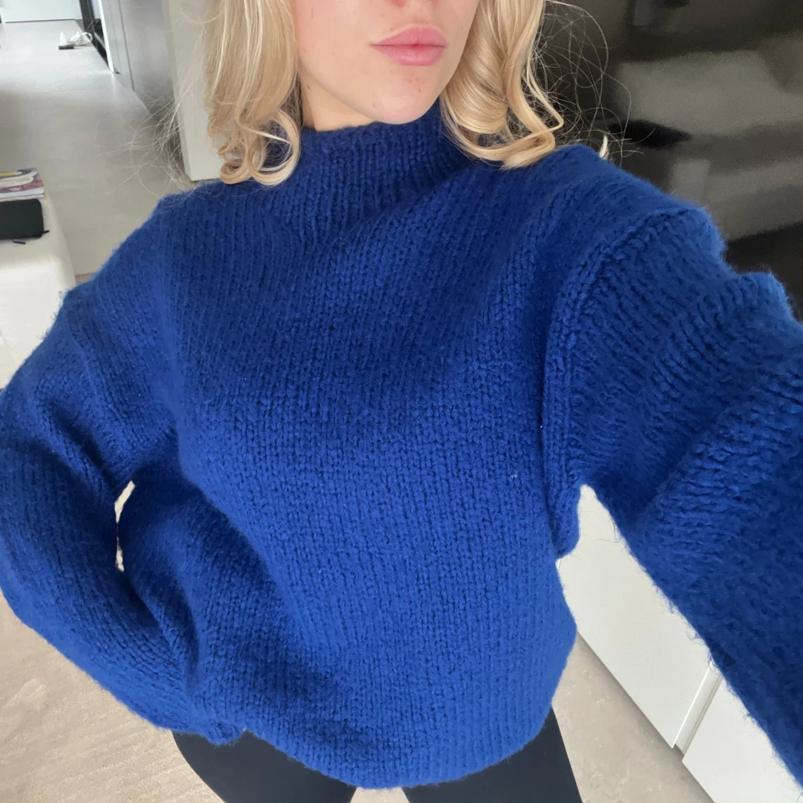 Blå stickad tröja - 1