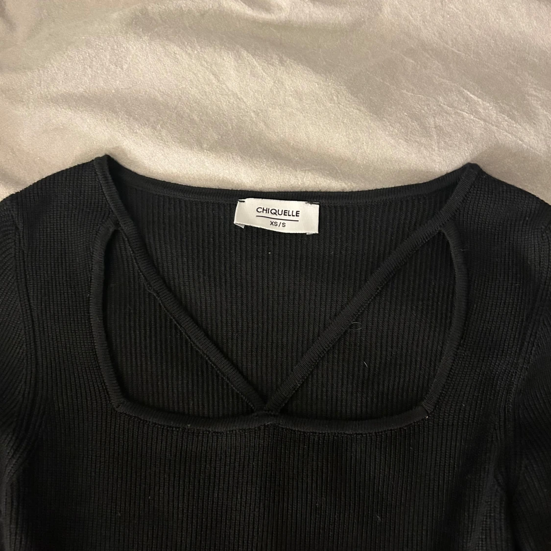 Svart ribbad topp från Chiquelle - 1