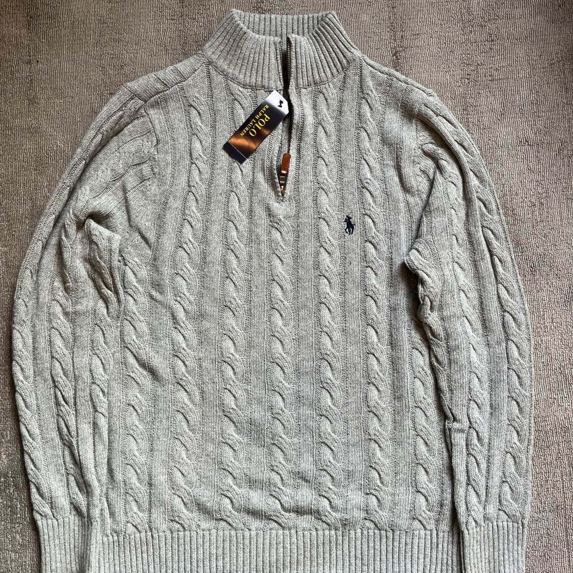 Grå stickad tröja från Ralph Lauren LÄS BESKRIVNINGEN