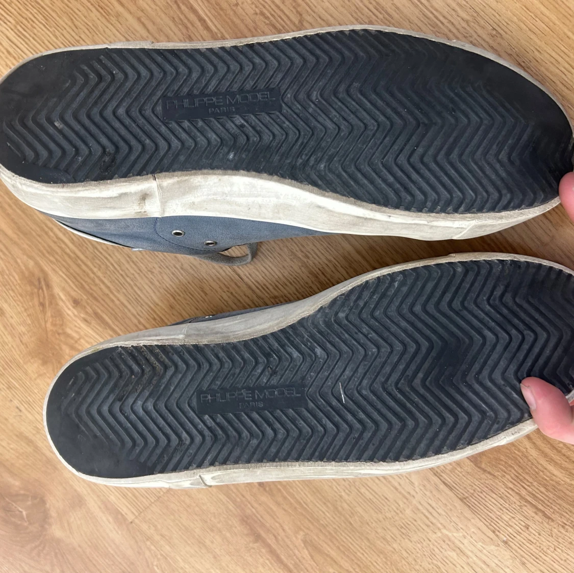 Philippe Model sneakers i grå mocka och skinn - 2