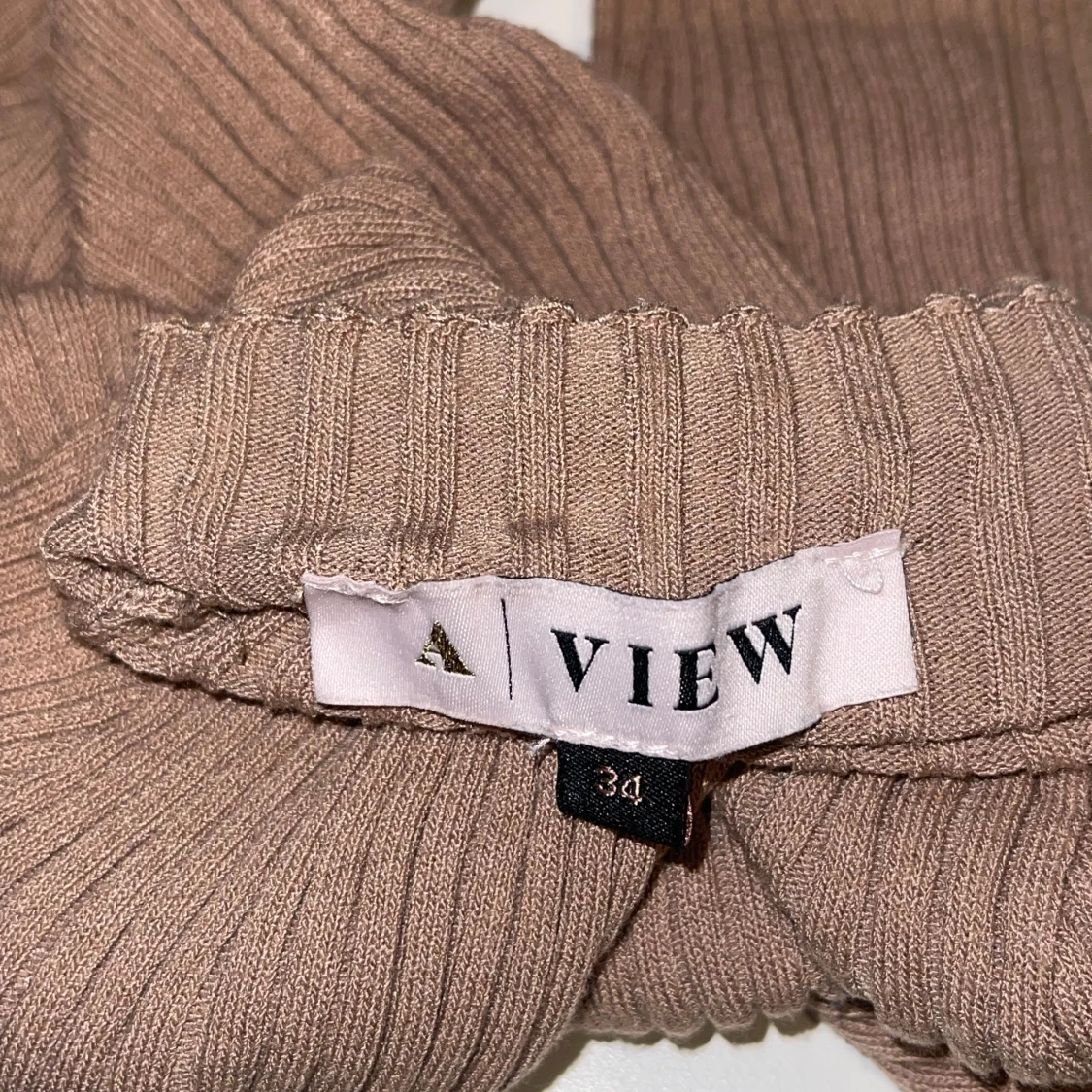 Brun ribbad polotröja från A VIEW - 1
