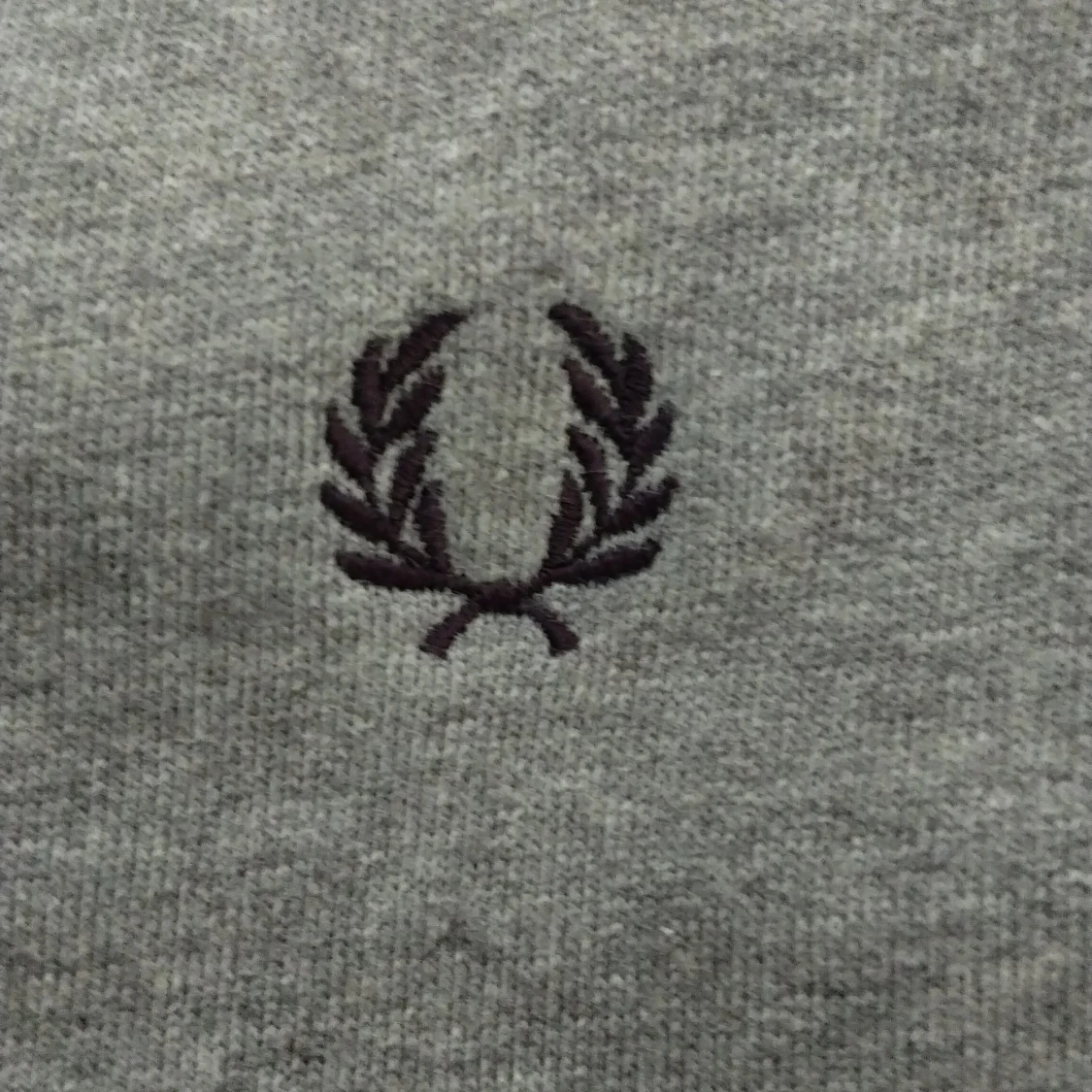 Grå cardigan från Fred Perry - 1